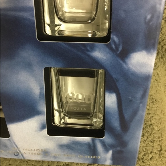 New 1800 Tequila Gift Box - Picture 6 of 7